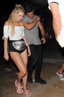 Lottie Moss feet photo thumbnail