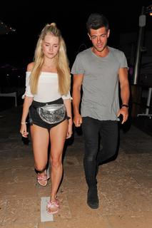 Lottie Moss feet photo thumbnail