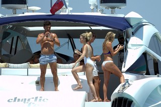 Lottie Moss feet photo thumbnail