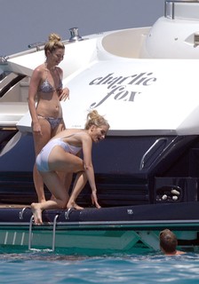 Lottie Moss feet photo thumbnail