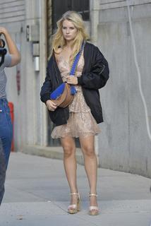 Lottie Moss feet photo thumbnail