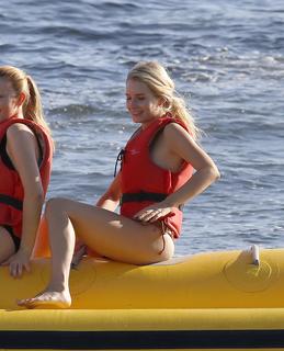 Lottie Moss feet photo thumbnail