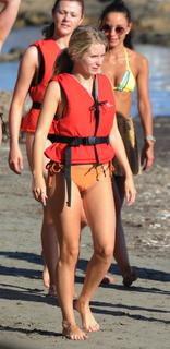 Lottie Moss feet photo thumbnail