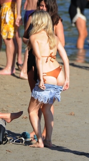 Lottie Moss feet photo thumbnail