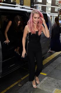 Lottie Moss feet photo thumbnail