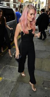 Lottie Moss feet photo thumbnail