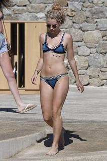 Lottie Moss feet photo thumbnail