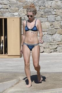 Lottie Moss feet photo thumbnail