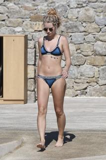 Lottie Moss feet photo thumbnail