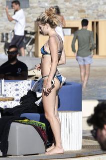 Lottie Moss feet photo thumbnail