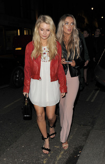 Lottie Moss feet photo thumbnail