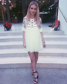 Lottie Moss feet photo thumbnail