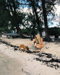 Lottie Moss feet photo thumbnail