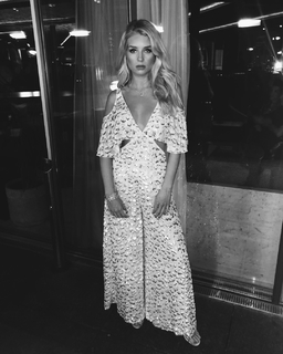 Lottie Moss feet photo thumbnail