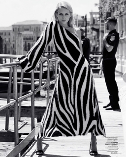 Lottie Moss feet photo thumbnail