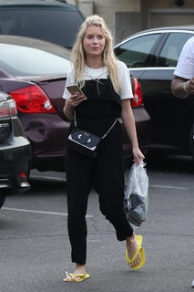 Lottie Moss feet photo thumbnail