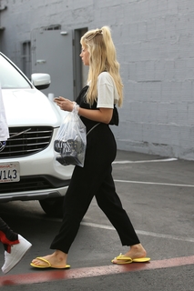 Lottie Moss feet photo thumbnail