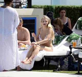 Lottie Moss feet photo thumbnail