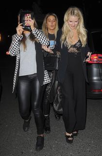 Lottie Moss feet photo thumbnail