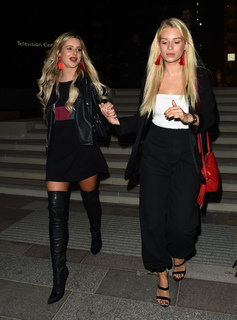 Lottie Moss feet photo thumbnail