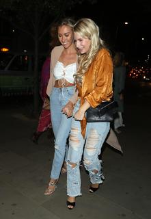 Lottie Moss feet photo thumbnail