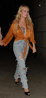 Lottie Moss feet photo thumbnail