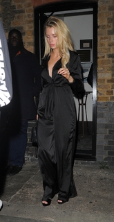 Lottie Moss feet photo thumbnail