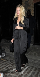 Lottie Moss feet photo thumbnail