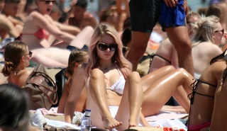 Lottie Moss feet photo thumbnail