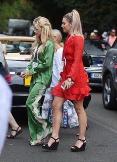 Lottie Moss feet photo thumbnail