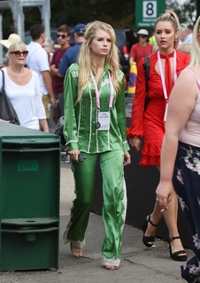 Lottie Moss feet photo thumbnail