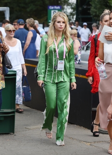 Lottie Moss feet photo thumbnail