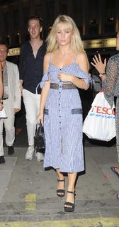 Lottie Moss feet photo thumbnail