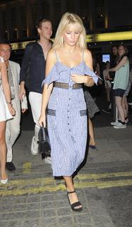 Lottie Moss feet photo thumbnail