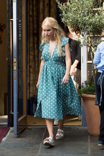 Lottie Moss feet photo thumbnail