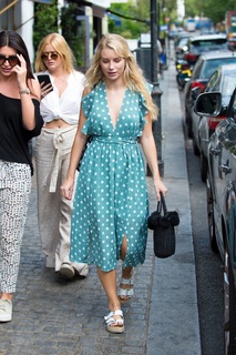 Lottie Moss feet photo thumbnail