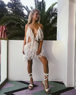 Lottie Moss feet photo thumbnail