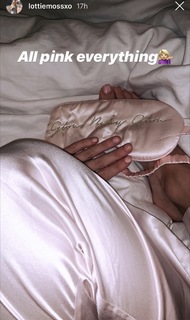 Lottie Moss feet photo thumbnail