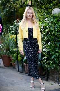 Lottie Moss feet photo thumbnail