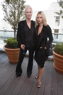 Lottie Moss feet photo thumbnail