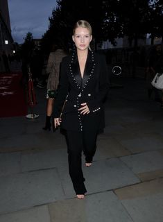 Lottie Moss feet photo thumbnail