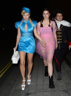 Lottie Moss feet photo thumbnail