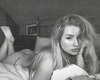 Lottie Moss feet photo thumbnail