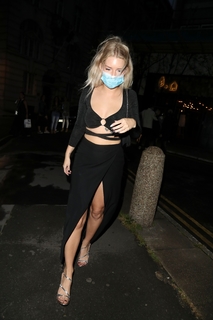 Lottie Moss feet photo thumbnail