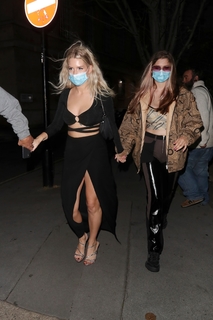 Lottie Moss feet photo thumbnail