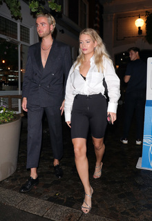 Lottie Moss feet photo thumbnail