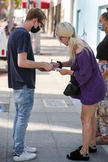 Lottie Moss feet photo thumbnail