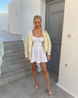Lottie Moss feet photo thumbnail