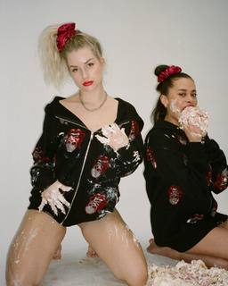 Lottie Moss feet photo thumbnail