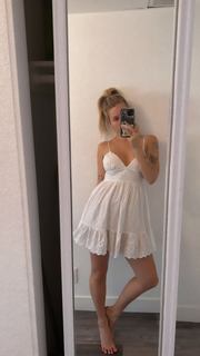 Lottie Moss feet photo thumbnail